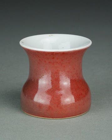 Biqi Zun waterpot - Porselein - Monochrome Copper-Red -