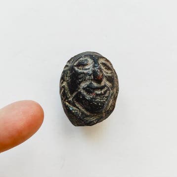 Oud-West-Aziatisch Granaat Koningshoofd kralentalisman - 35, Antiek en Kunst