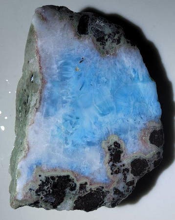 Larimar ruwe steen van hoge kwaliteit AAA- 69.15 g