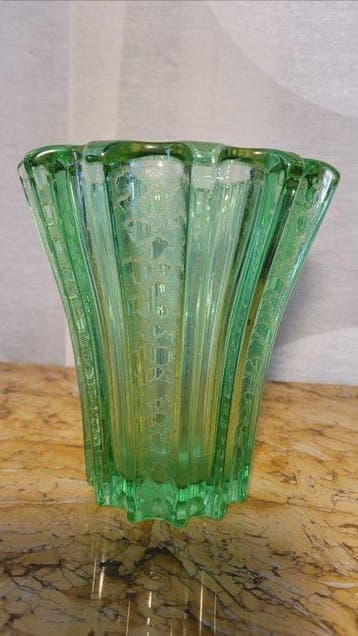 Pierre d’Avesn - Vaas - Glas, Antiek en Kunst