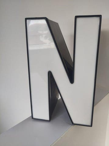 sculptuur, Typographie Buchstabe  N  oder  Z  - 29 cm -