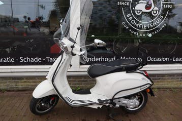Vespa Sprint GLANS WIT, Fietsen en Brommers, Ophalen, Maximaal 45 km/u, Nieuw, Vespa S