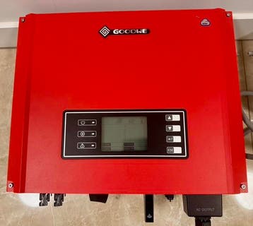Zonnepaneel omvormer 9600 Watt GoodWe, Doe-het-zelf en Verbouw, Ophalen, Zo goed als nieuw, Overige typen, 200 wattpiek of meer