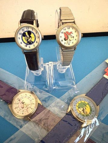 Collectie merkartikelen - 4 polshorloges Mickey Mouse &, Verzamelen, Nieuw