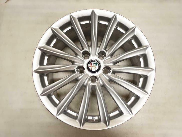 Originele Alfa Giulia 17 inch lichtmetalen velgen, zilver., Auto-onderdelen, Banden en Velgen, 17 inch, Personenwagen, Nieuw, 12 maanden garantie