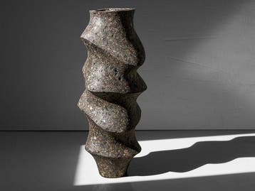 Vaas - Composiet - sculpturale vloervaas, Antiek en Kunst