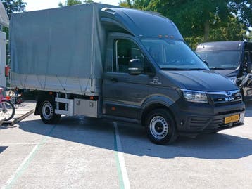 MAN TGE 3.180 35 2.0 S PICK UP L3 DSG LUXE 3 PERSONEN, Automaat, Stof, Gebruikt, Zwart