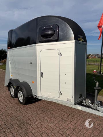 Prachtige Vol-alu Humbaur 1,5 Paards 2019!, Ophalen, Zo goed als nieuw, Aluminium, 1½-paards trailer