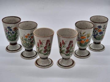 Keramik-Becher – Set aus sechs Kelchen – Handbemalte