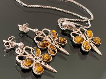 Vintage oorbellen en hanger met ketting - Baltisch barnsteen