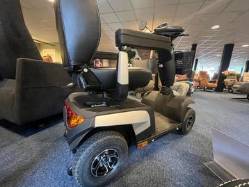 € 1.330.- KORTING OP EEN NIEUWE Invacare Orion Pro 4 wiel., Nieuw, Ophalen of Verzenden, Invacare, 16 km/u of meer