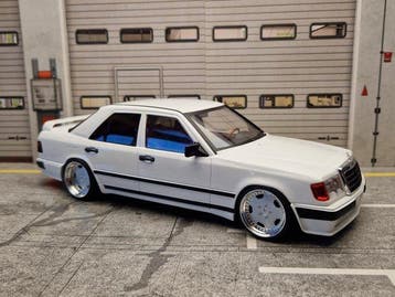 MCG 1:18 - Modelauto - Mercedes-Benz W124, Nieuw