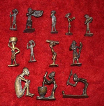 Set van 12 traditionele Afrikaanse figuren - Dagelijks leven