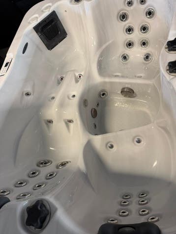 Luxe Plug & Play Spa / Jacuzzi – 3 Persoons – Compleet, Ophalen, Zo goed als nieuw, Pomp, Vast