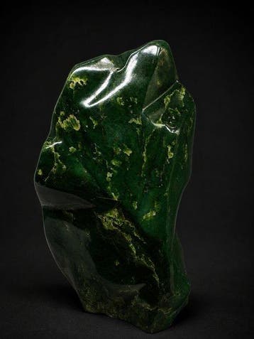 Prachtige gepolijste nephrietjade – Diepgroene natuursteen -