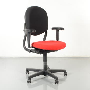 Ahrend 220 bureaustoel, zwart/rood, 2D armleggers, Ophalen of Verzenden, Nieuw in verpakking
