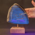 Sumatraanse blauwe amber: Een reis door tijd en licht. -