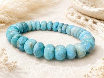 ***GEEN RESERVE*** Larimar Statement Bracelet – De Essentie