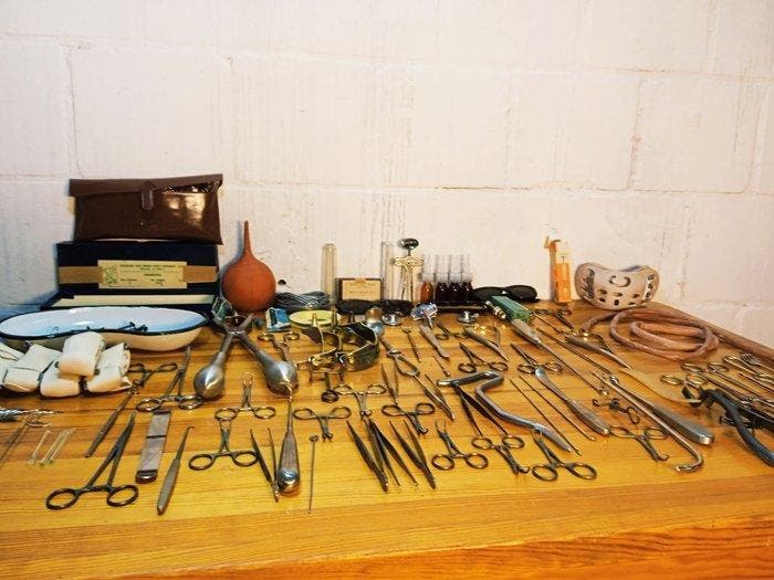 Chirurgische instrumenten (318) - Metaal, Glas, Plastic,, Antiek en Kunst, Antiek | Wandborden en Tegels