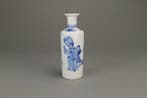 Rouleau vase - Zacht porcelein - Geleerde met bediende -, Antiek en Kunst
