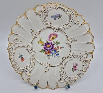 Meissen - Prunkteller mit Blumenmalerei - Bord - Porselein, Antiek en Kunst