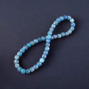 Hoogwaardige blauwe apatietarmband. Kubusvormige, Verzamelen