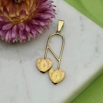 Gouden hanger met twee harten; 14 karaat (Hanger of bedel), Ophalen of Verzenden, Gebruikt, Goud, Overige merken