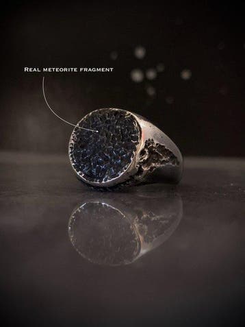 Handgesmeed zilveren ring, uniek exemplaar ter wereld, met
