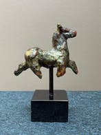 sculptuur, Bronzen paard op sokkel - 13.5 cm - Brons, Marmer