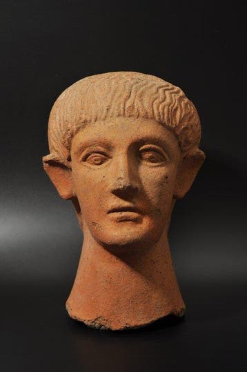 Etruscan Terracotta Votiefhoofd van een jongen. Voorheen