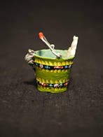 Fritz Bermann - Beeldje - Mouse Climbing into the Bucket -