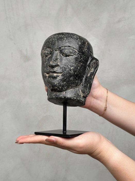 Beeld, NO RESERVE PRICE - Lavastone Budha Head on a custom, Antiek en Kunst, Kunst | Designobjecten