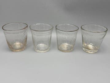 Set van 4 vroeg handgeblazen glaasjes met karakter -, Antiek en Kunst