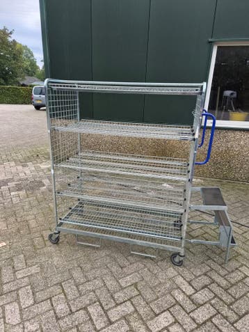 Orderverzamelwagen met trap