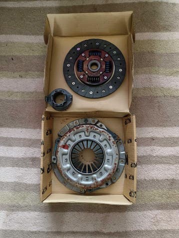 Mazda 626 II (GC) 1.6L complete 3-delige koppelingset, Ophalen of Verzenden, Nieuw, Oldtimer onderdelen