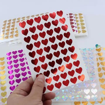120 rode holografische mini hartjes - Valentijn - liefde..., Ophalen of Verzenden, Nieuw, Sticker