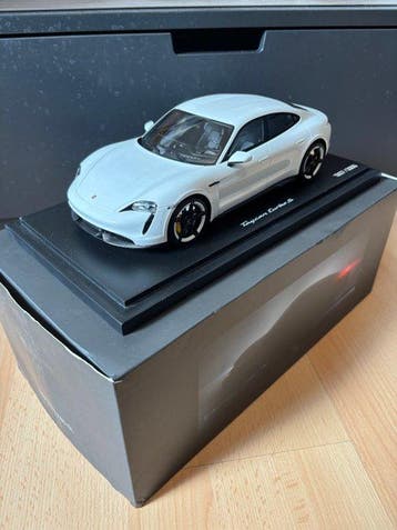 1:18 - Model sportwagen - Porsche Taycan Turbo S, Nieuw