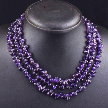 Echt mooi, een drie-draads ketting met handgemaakte amethist