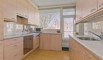 Te Huur 5 Kamer Appartement Schoonegge In Rotterdam, Huizen en Kamers, Huizen te huur, Rotterdam, Direct bij eigenaar, Appartement