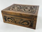 Kist - Hout - Een Friese houtsnijdoos