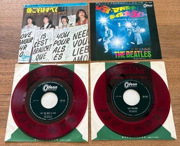 Beatles - Set of 2 Japanese Red Vinyl Singles - Odeon - 370, Nieuw in verpakking