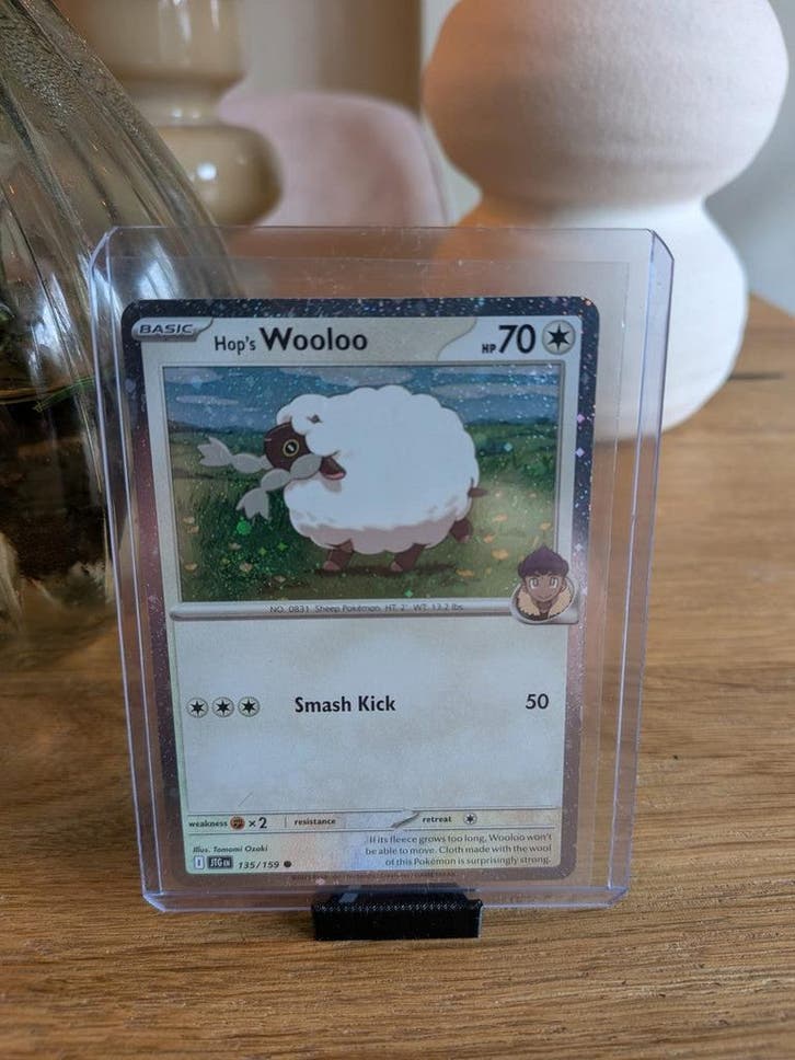 Hops Wooloo 135/159 - Journey Together, Hobby en Vrije tijd, Verzamelkaartspellen | Pokémon, Nieuw, Verzenden
