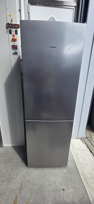 TOPDEAL! SIEMENS RVS LOWFROST KOELVRIESCOMBINATIE! WERKT TOP, 200 liter of meer, Met aparte vriezer, Zo goed als nieuw, Energieklasse A of zuiniger