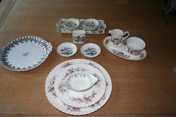 o.a. Royal Albert 1 x Royal Albert jubileum bord met