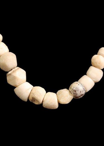 West-Aziatisch Witte hardsteen en schelp Kralenketting