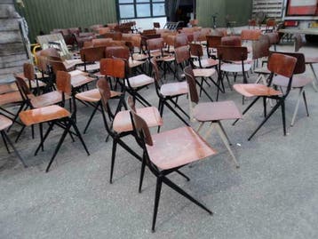 Gevraagd oude schoolstoelen krukjes stapel stoelen kerkstoel, Antiek en Kunst
