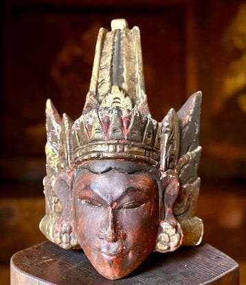 Balinesische Devata wandreliëf / houten sculptuur met
