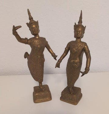 Een paar Thaise tempeldansers uit messing – traditionele