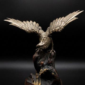Indrukwekkend Japans bronzen adelaarbeeld - Traditionele