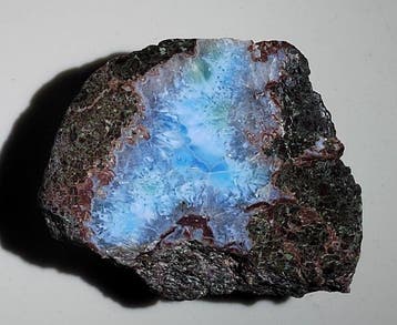 Larimar ruwe steen van hoge kwaliteit AAA- 86.05 g